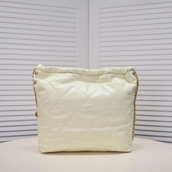 シャネルバッグ側面デザイン